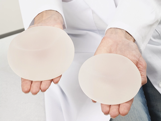 Brustvergrößerung mit Implantat